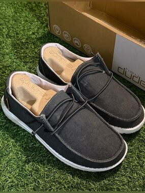 Hey Dude Women’s Wendy chambray loafers Casual Canvas Slip-Ons size 7.